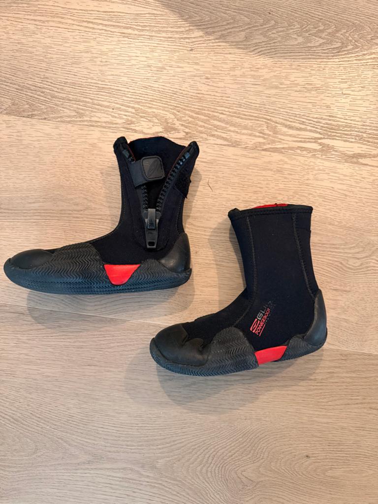 GUL Junior Powerboot Neopreen Surfschoenen - Maat JM 27-28, Ophalen, Gebruikt, Dame of Heer, Zeil- of Surfschoenen