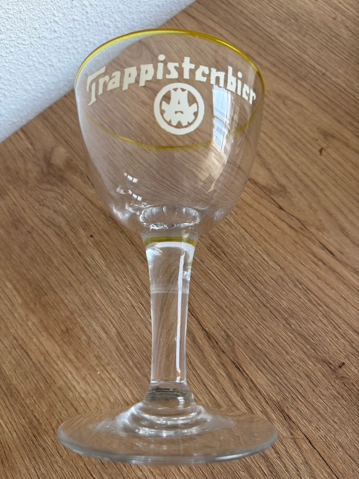 Vintage bierglas Westmalle witte letters en gele rand, Verzamelen, Ophalen of Verzenden, Zo goed als nieuw, Glas of Glazen, Overige merken