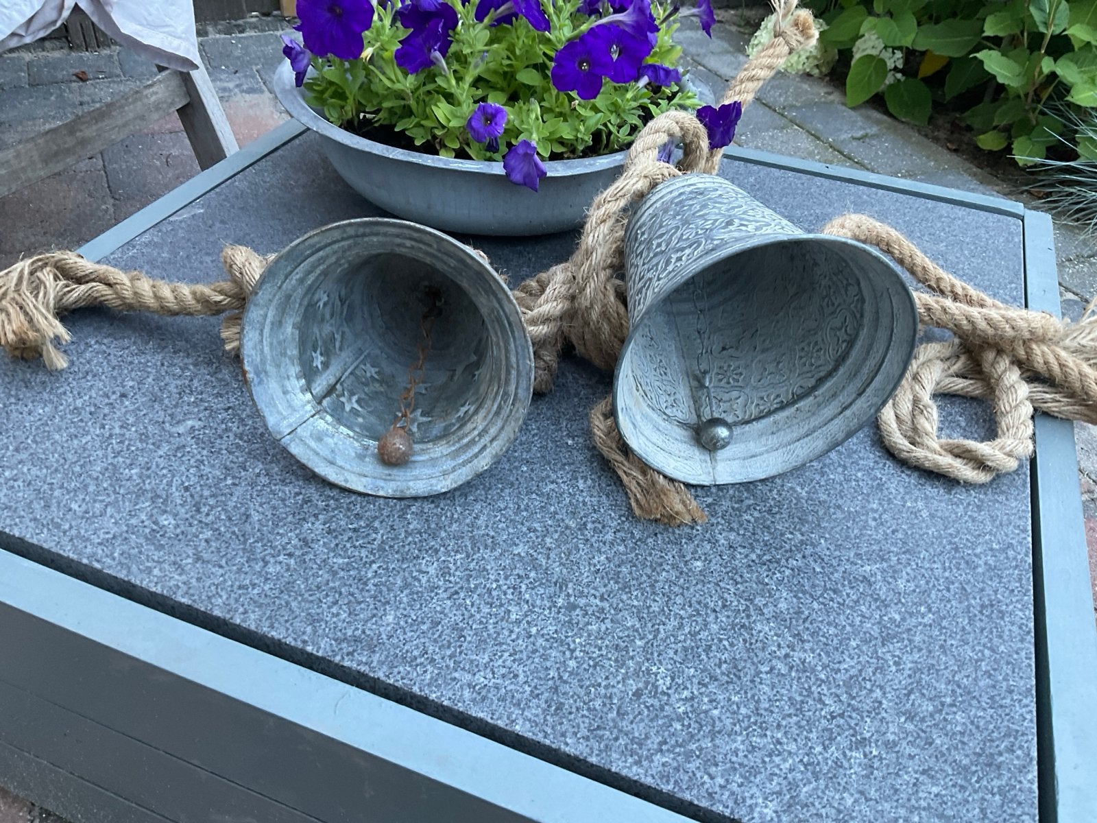 Decoratieve metalen bellen aan touw, Vintage, Gebruikt, Ophalen of Verzenden, Metaal