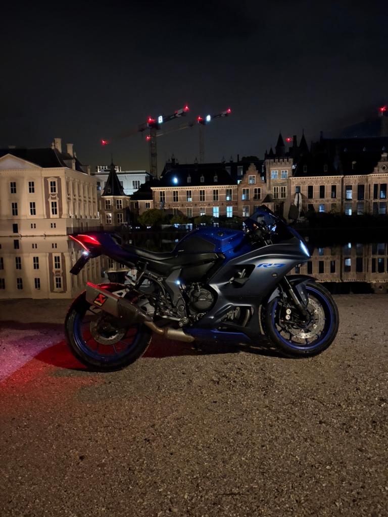 Yamaha R7 A2 (2024) BOMVOL, 2 cilinders, Occasion, Sportuitlaat, Super Sport