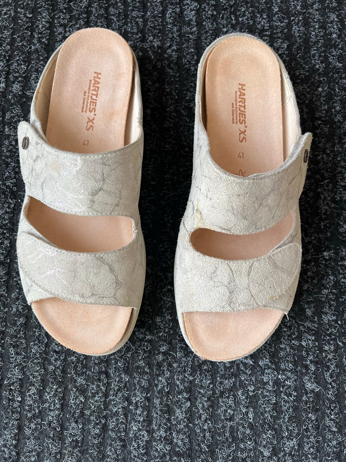 Hartjes XS Comfortmuilen Mt 41 - Lichtgrijs Suède Marmerlook, Ophalen, Zo goed als nieuw, Grijs, Sandalen of Muiltjes