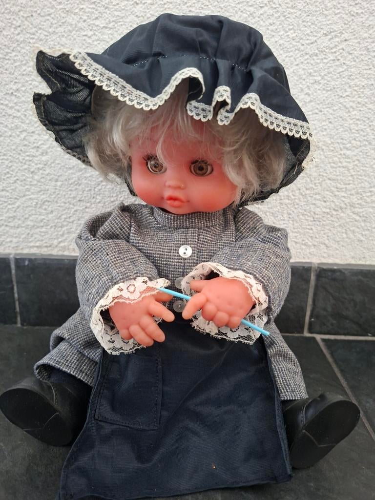Leuke pop die kan haken, Ophalen of Verzenden, Babypop