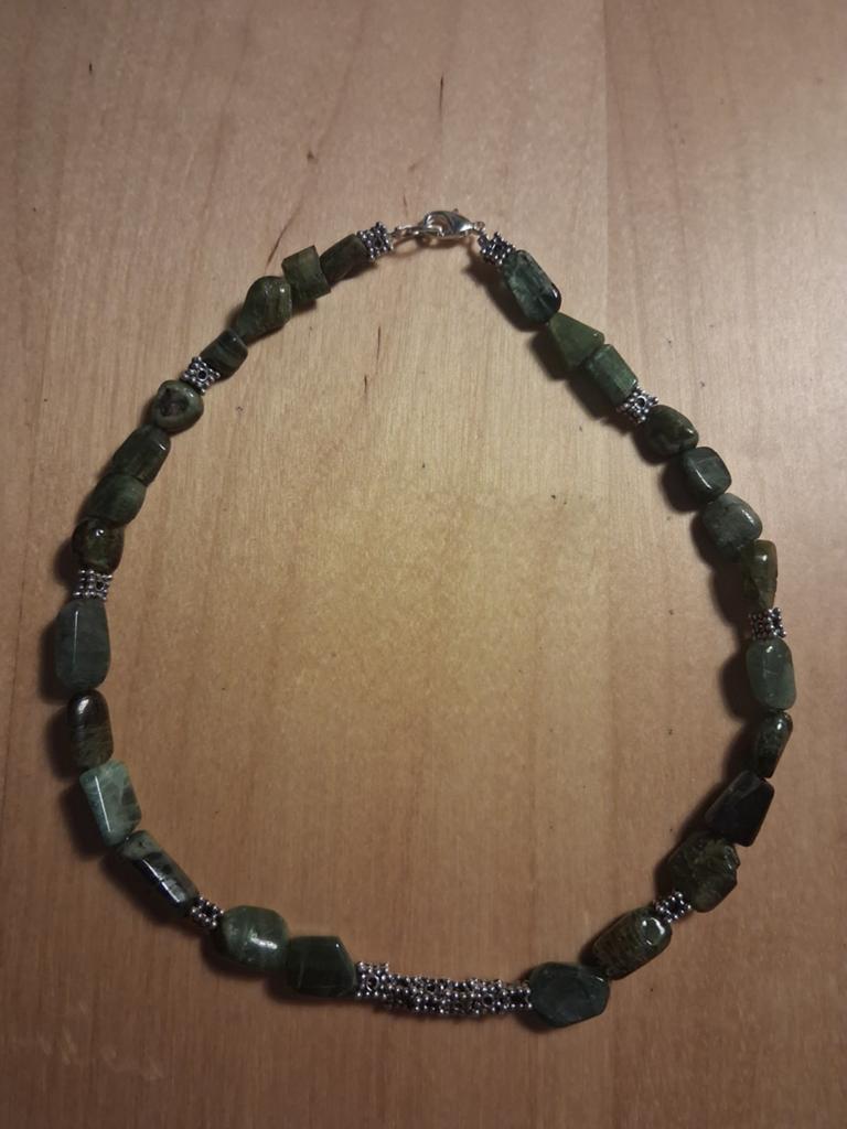 Groene Toermaliǰn ketting met zilveren tussenschakels, Verzenden, Nieuw, Groen, Steen of Mineraal