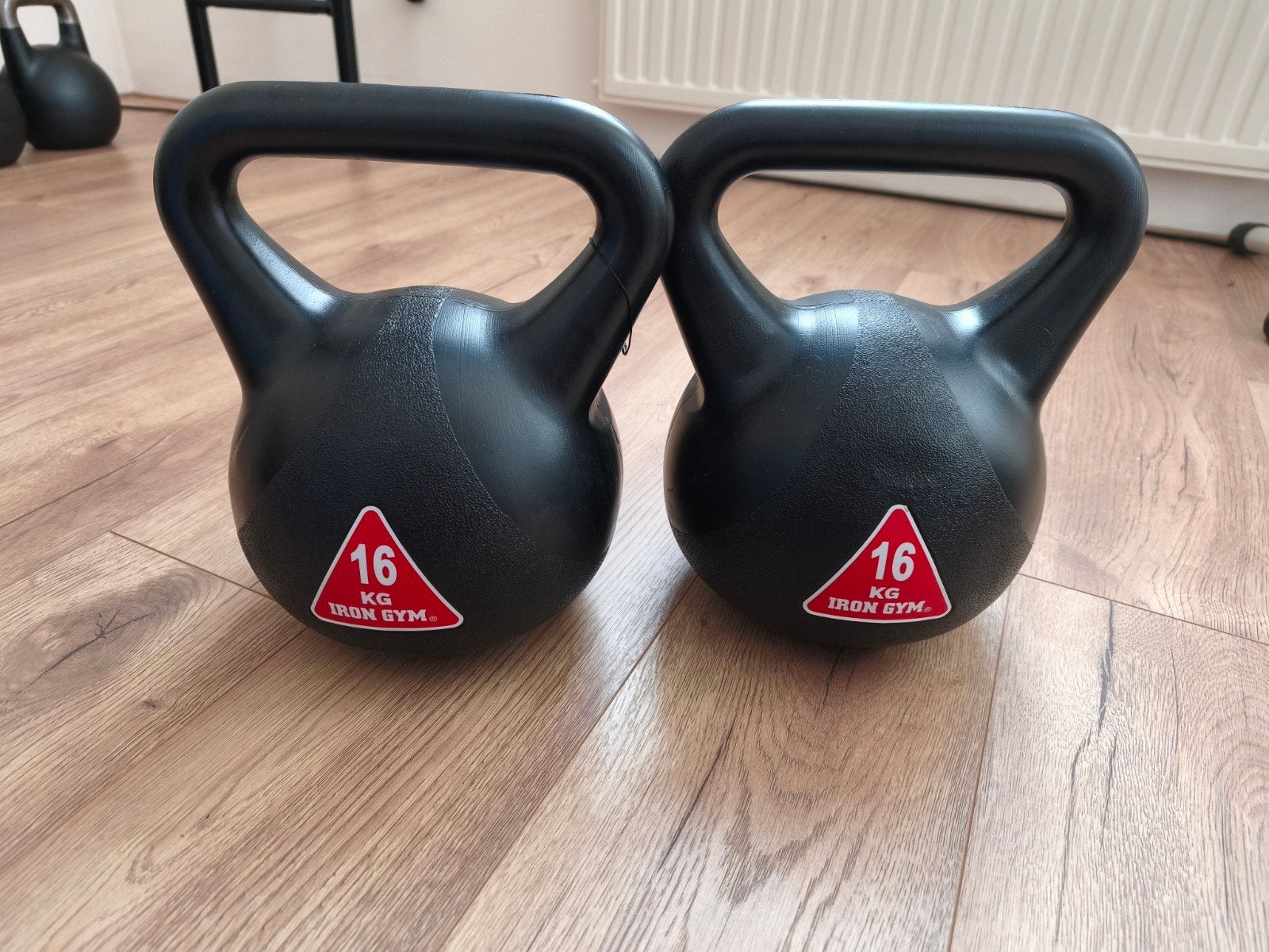 Set van 2 Iron Gym PVC Kettlebells - 16 kg, Sport en Fitness, Ophalen, Gebruikt, Armen, Kettlebell