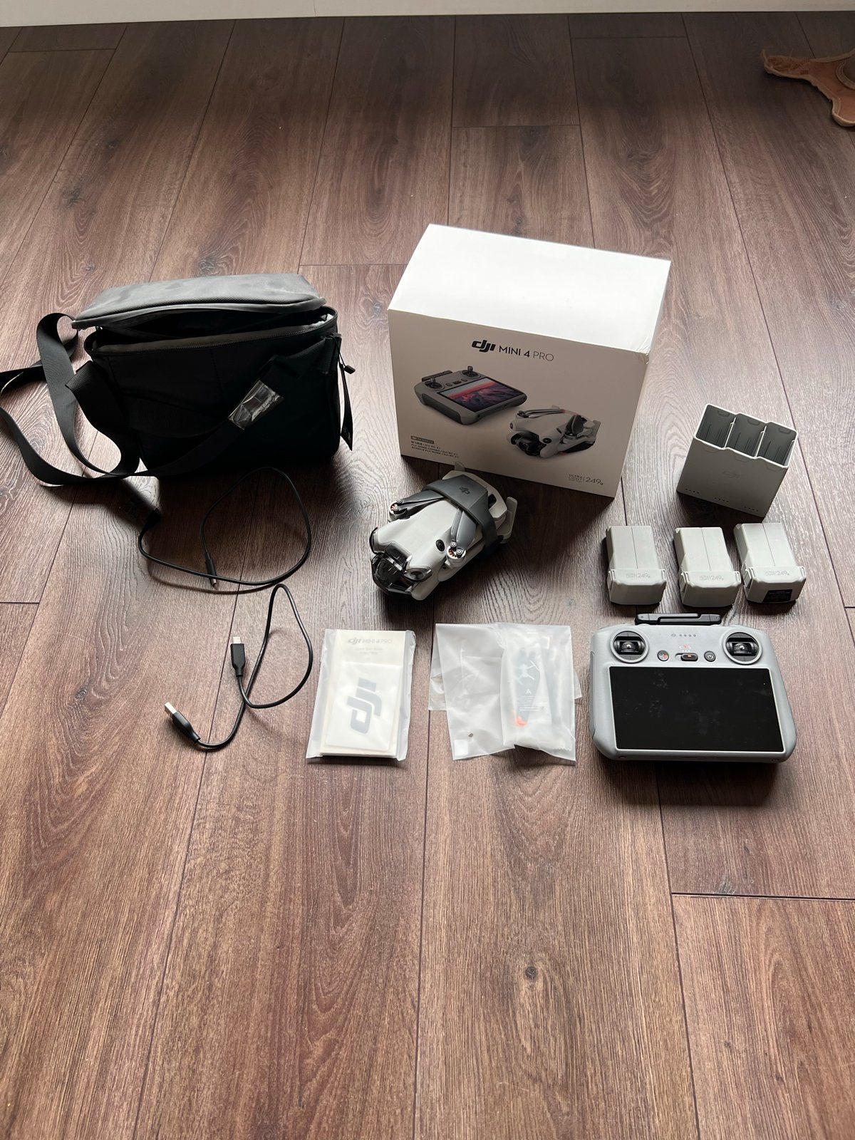 DJI Mini 4 Pro Fly More Combo - Zo goed als nieuw, Audio, Tv en Foto, Drones, Ophalen, 30 tot 45 minuten, Cameradrone, Extra accu('s)