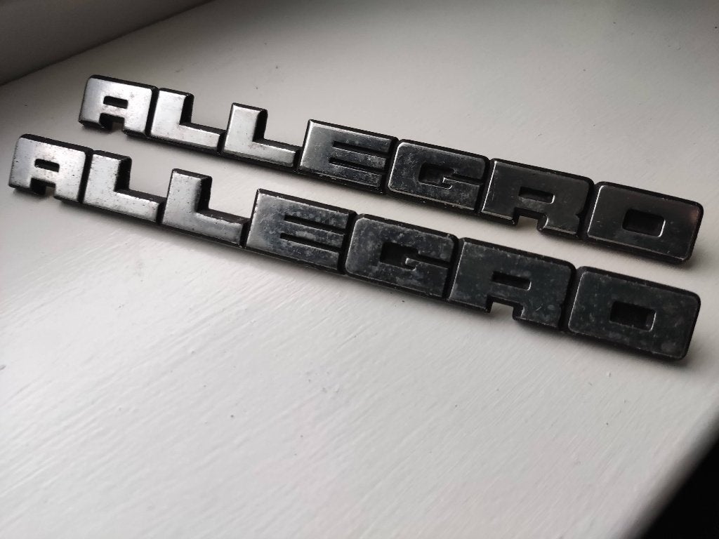 2x Austin Allegro embleem logo, Ophalen of Verzenden