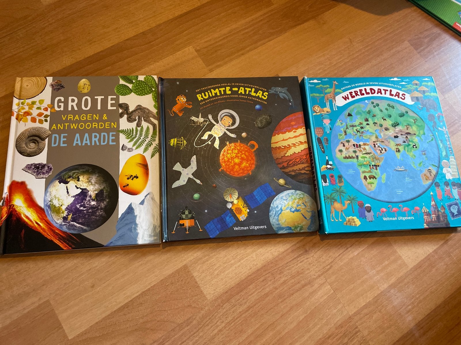 3 Kinderboeken: Grote Vragen Aarde, Ruimte-Atlas, Wereldatla, Ophalen, Overige atlassen, 2000 tot heden, Zo goed als nieuw