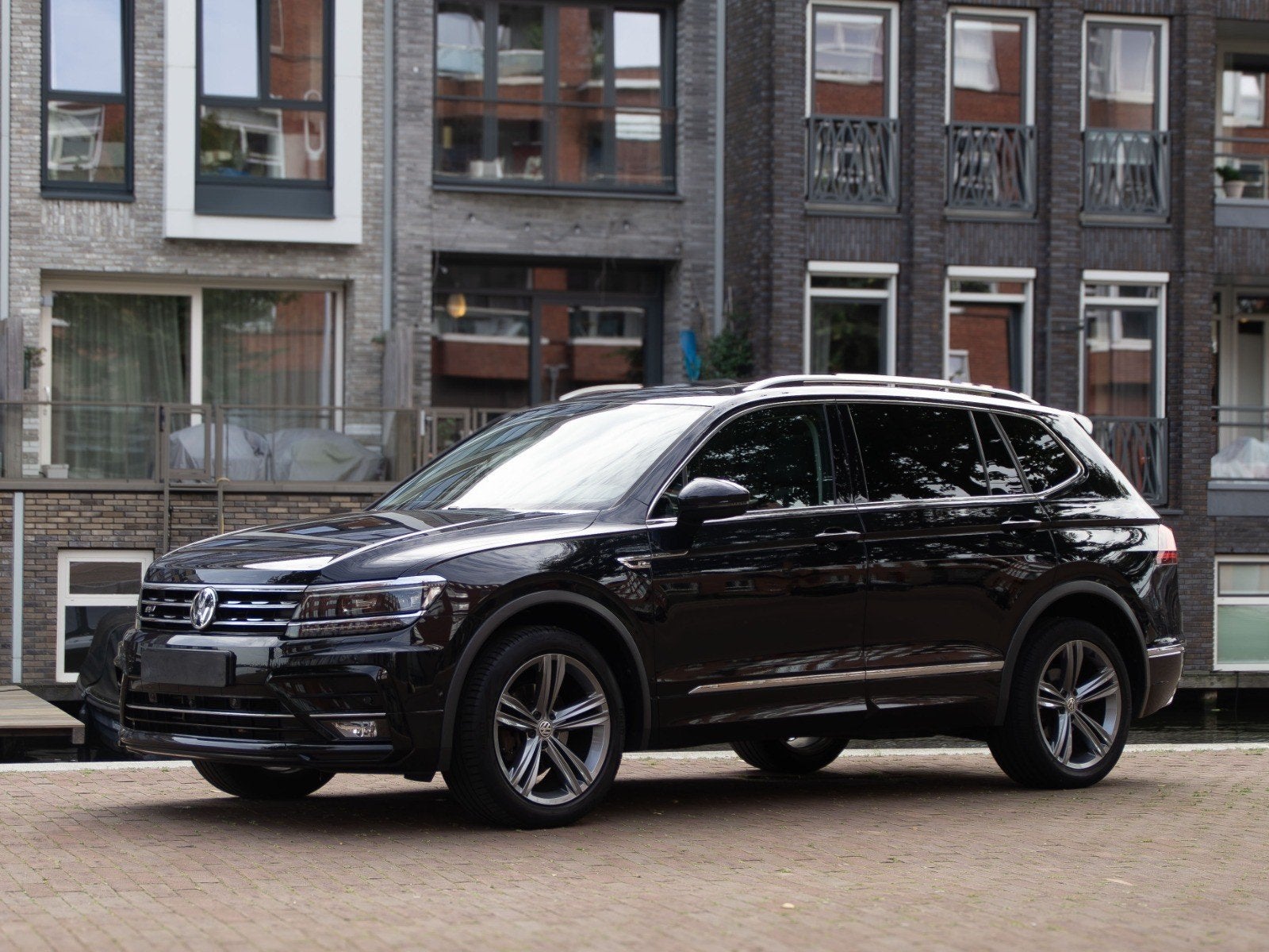 Volkswagen Tiguan Allspace | R-Line | 7p | Leer | 360° | DC, Auto's, Dealer onderhouden, 1498 cc, 4 cilinders, Verwarmde buitenspiegels