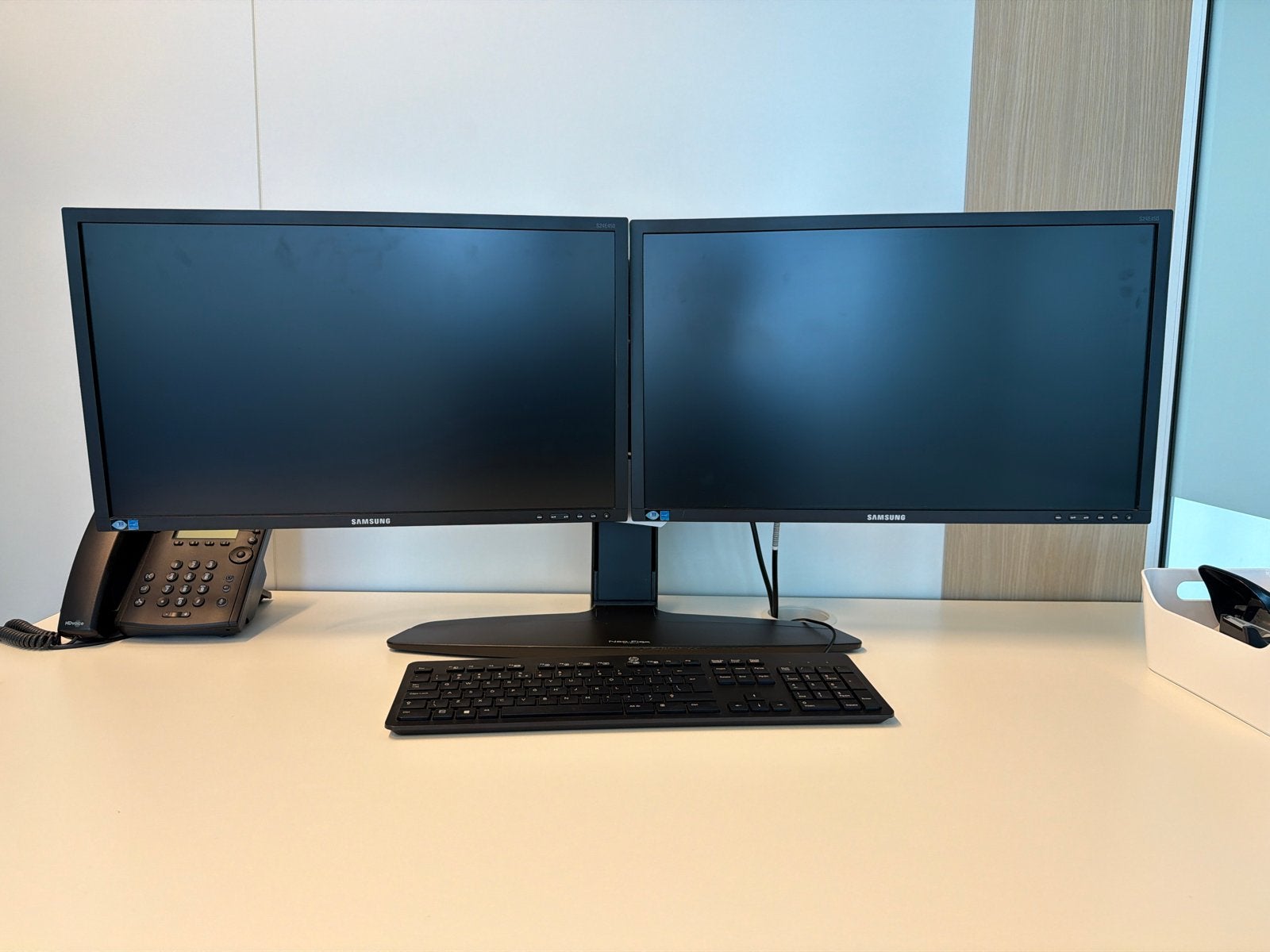 Samsung e450 24 inch Dual Monitor Setup Neo-Flex standaard, Ophalen, Gebruikt, In hoogte verstelbaar, Overige resoluties