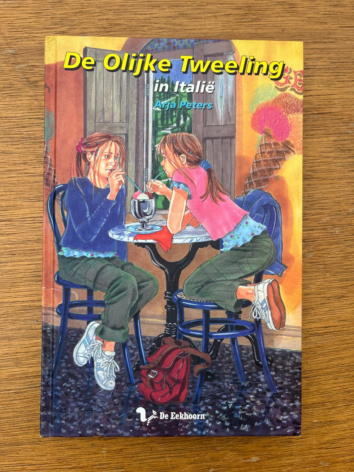 De Olijke Tweeling in Italië - Arja Peters, Boeken, Ophalen of Verzenden, Gelezen, Fictie algemeen