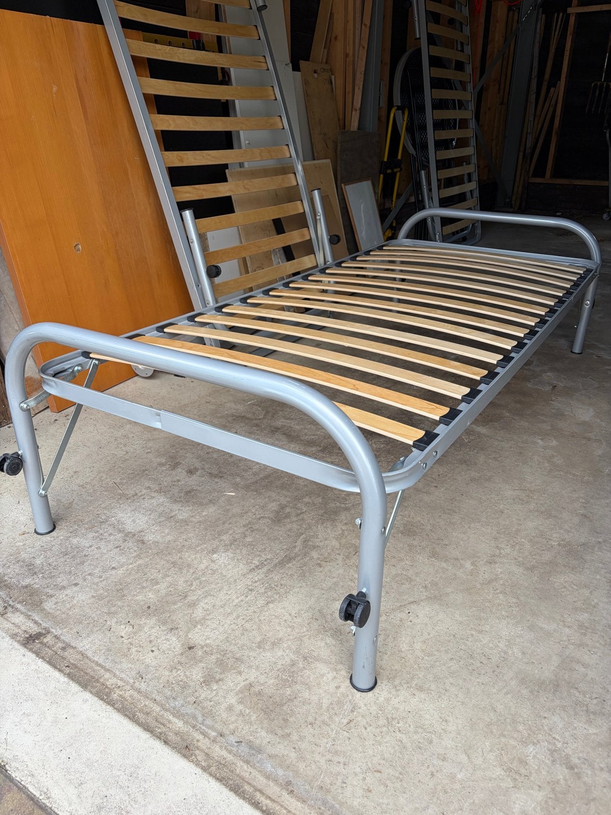 Eenpersoons opklapbed met lattenbodem, Huis en Inrichting, Slaapkamer | Bedden, Ophalen, Gebruikt, Eenpersoons, 80 cm
