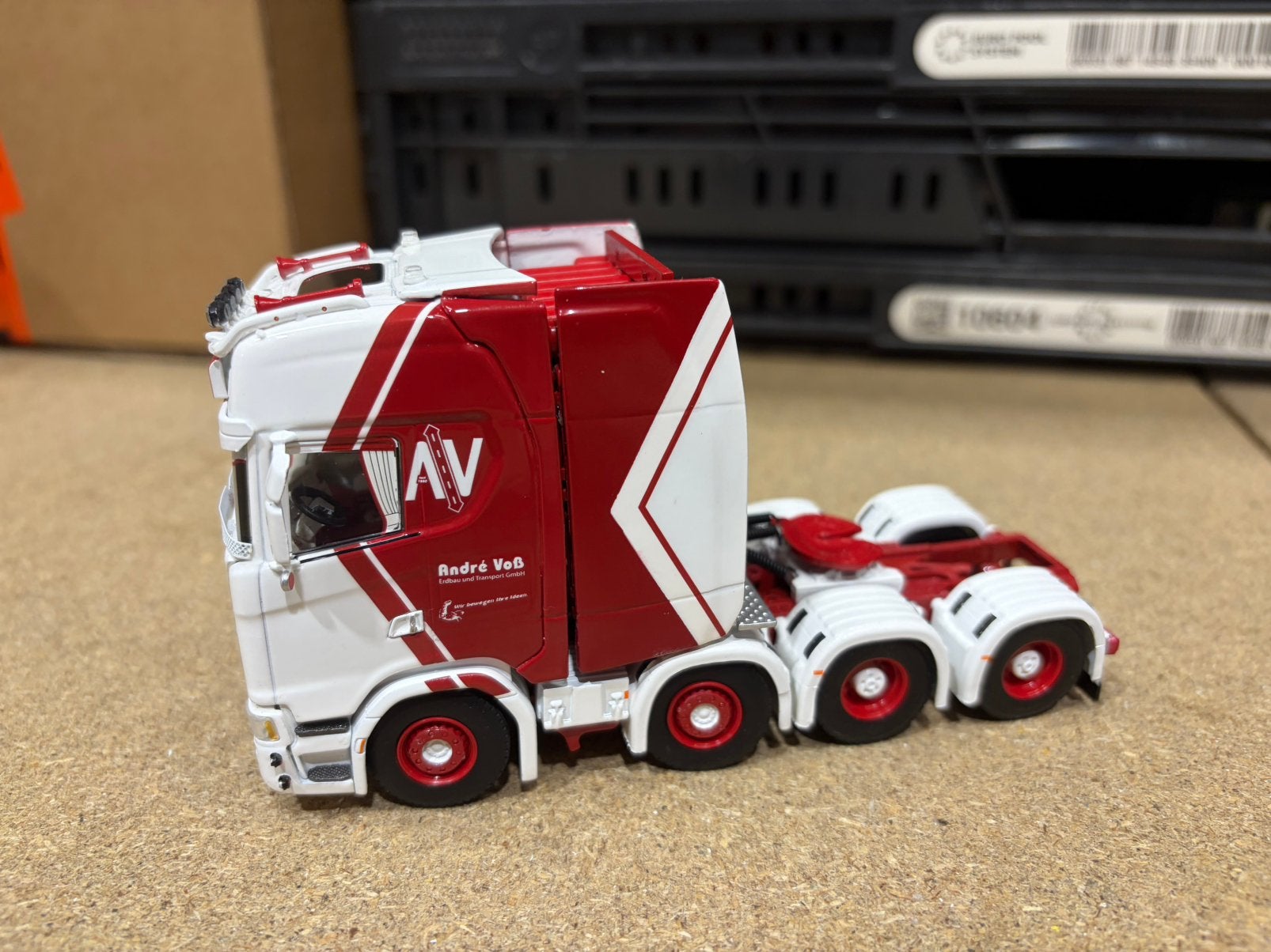 WSI SCANIA S HIGHLINE 8x2 ANDRE VOS, Ophalen of Verzenden, Nieuw, Bus of Vrachtwagen, Wsi