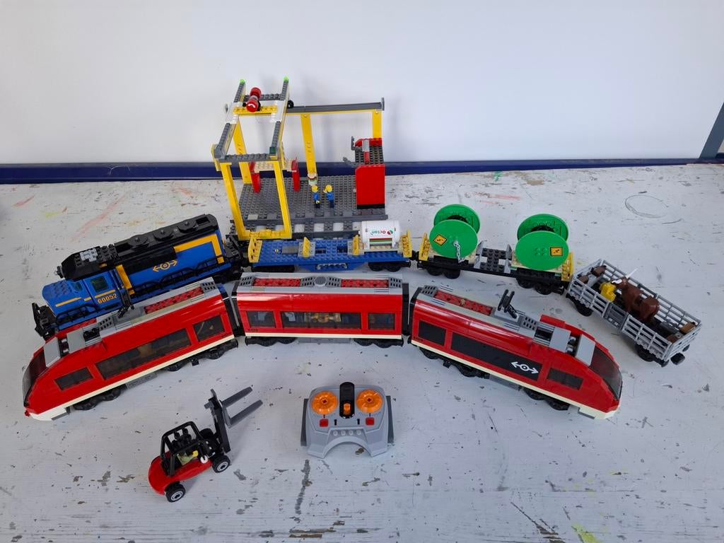 Lego City legotreinen (7938 en 60052) met heel veel rails, Inclusief minifiguren, Lego, Ophalen of Verzenden, Complete set