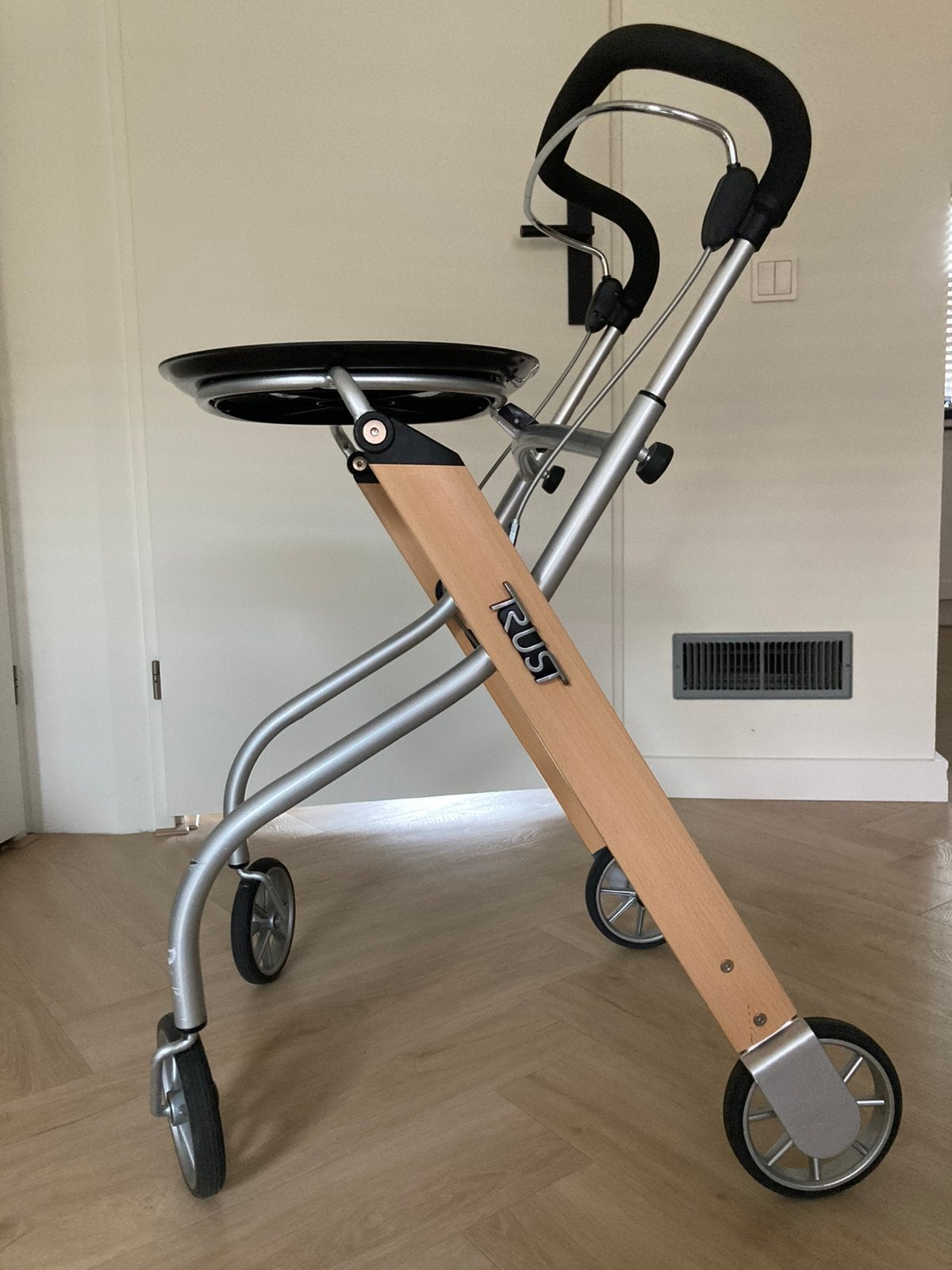 Rollator Trust, Ophalen
