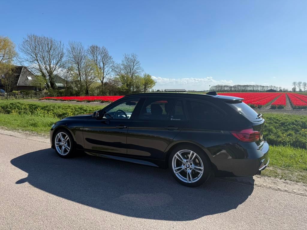 BMW 318i touring Aut 2019 Zwart shadownline, Auto's, BMW, Automaat, Zwart, 1465 kg, Zwart