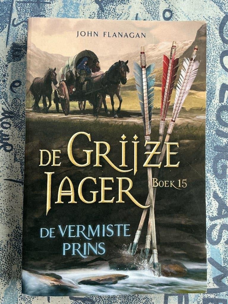 John Flanagan: De grijze jager deel 15- De vermiste prins, Ophalen of Verzenden, Zo goed als nieuw