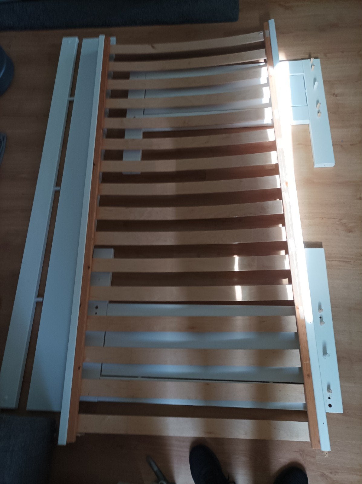 IKEA Eenpersoonsbed met lattenbodem (90x200 cm), Huis en Inrichting, Slaapkamer | Bedden, Ophalen, Gebruikt, 90 cm, Eenpersoons
