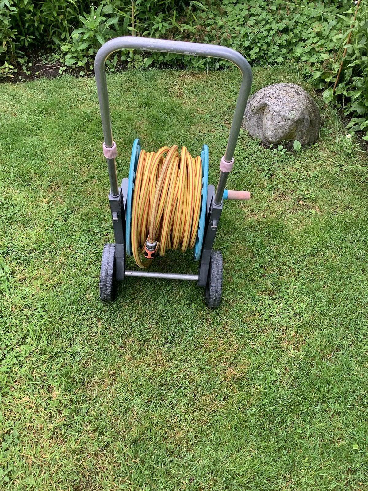 Gardena tuinslanghaspel met ca. 25 meter gewapende slang, Ophalen, Gebruikt, Tuinslanghaspel