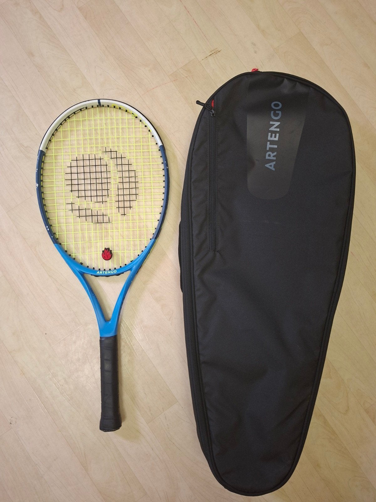 Artengo tennisracket met tas - Kinderen, Sport en Fitness, Tennis, Ophalen, Zo goed als nieuw, Racket, Overige merken