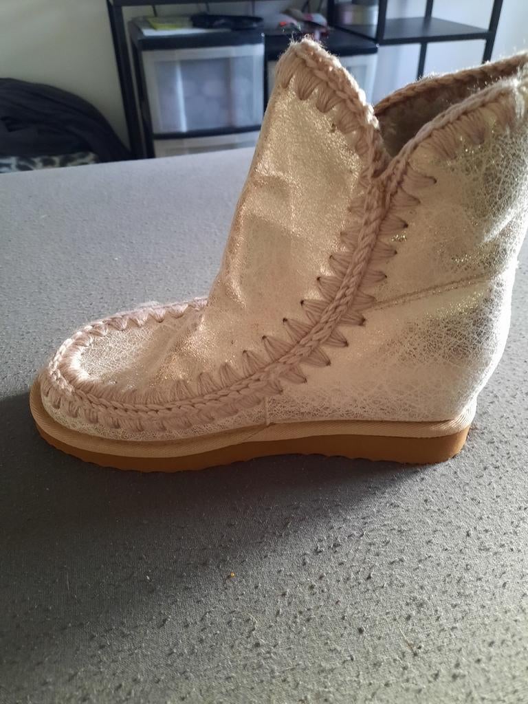Gouden laarsjes met bont Maat 37, Ophalen of Verzenden, Nieuw, Overige kleuren
