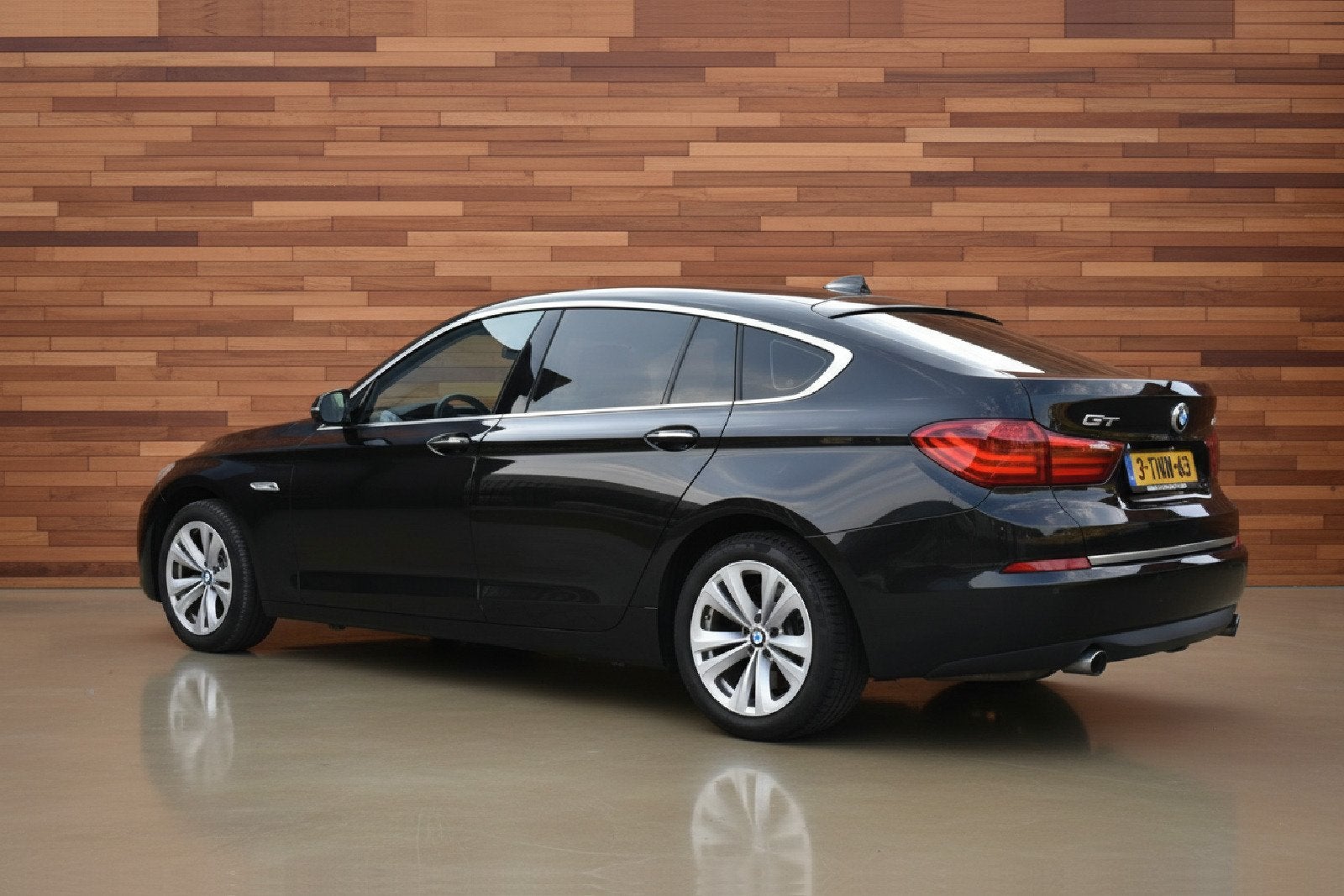 BMW 5 Serie Gran Turismo 535i High Executive (bj 2014), Auto's, BMW, Automaat, Achterwielaandrijving, Gebruikt, Zwart