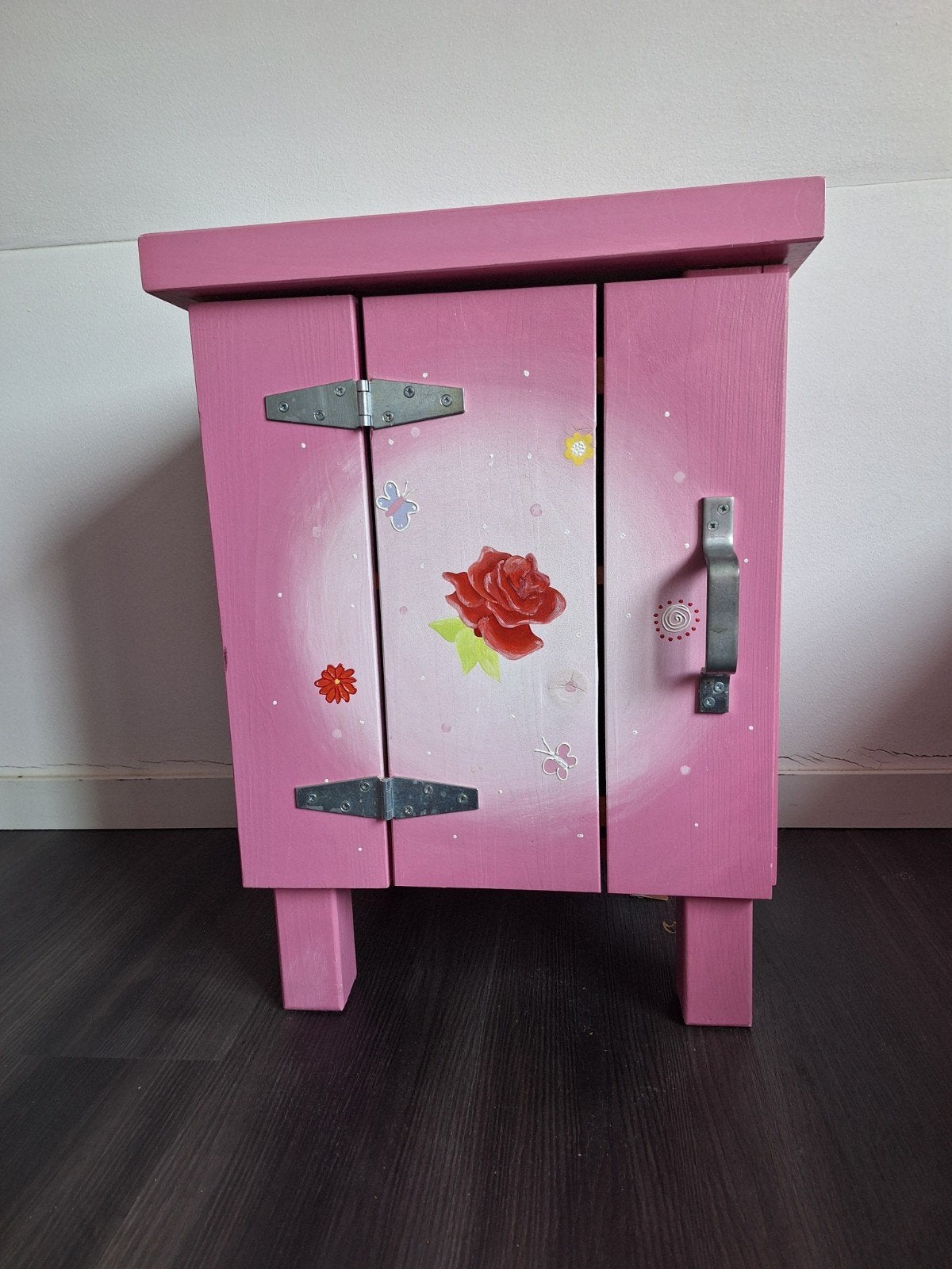 Foto 3 van Kinderkamer roze - Bed, Bureau, Kast, Nachtkastje