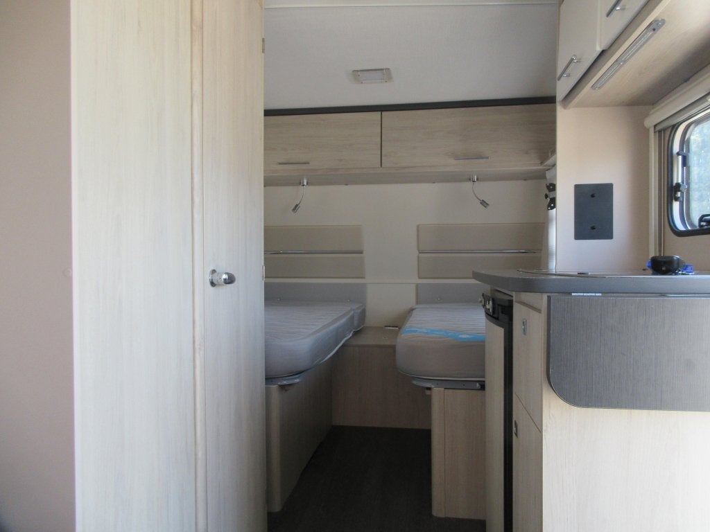 Caravelair Antares Style 450 COMPACT MET ENKELE BEDDEN, Schokbreker, Overige typen, Caravelair, Tot en met 4