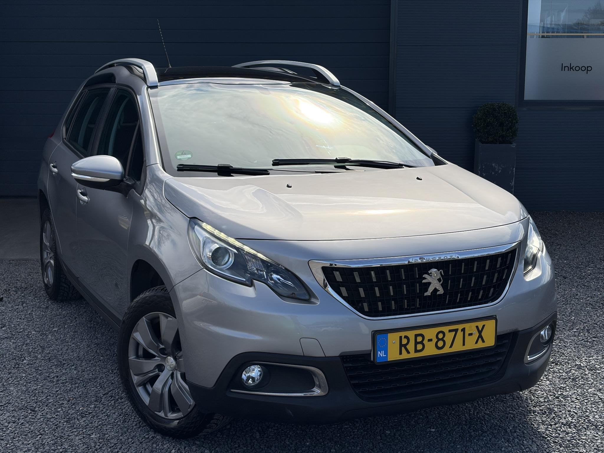 Peugeot 2008 1.2 PureTech Blue Lion 2e Eigenaar,Pano,Navi,Tr, Voorwielaandrijving, Stof, Euro 6, Origineel Nederlands