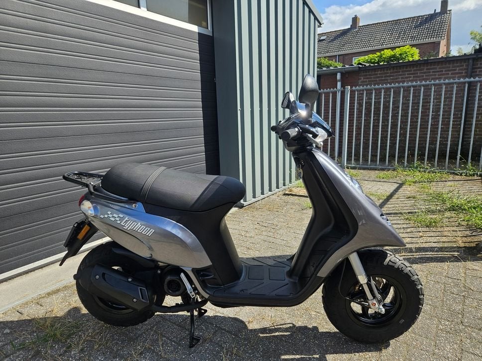 PIAGGIO TYPHOON 50CC BROM BJ 2006 SMOKEY GREY PAS 808KM!, Fietsen en Brommers, Scooters | Piaggio, Overige modellen, Maximaal 45 km/u