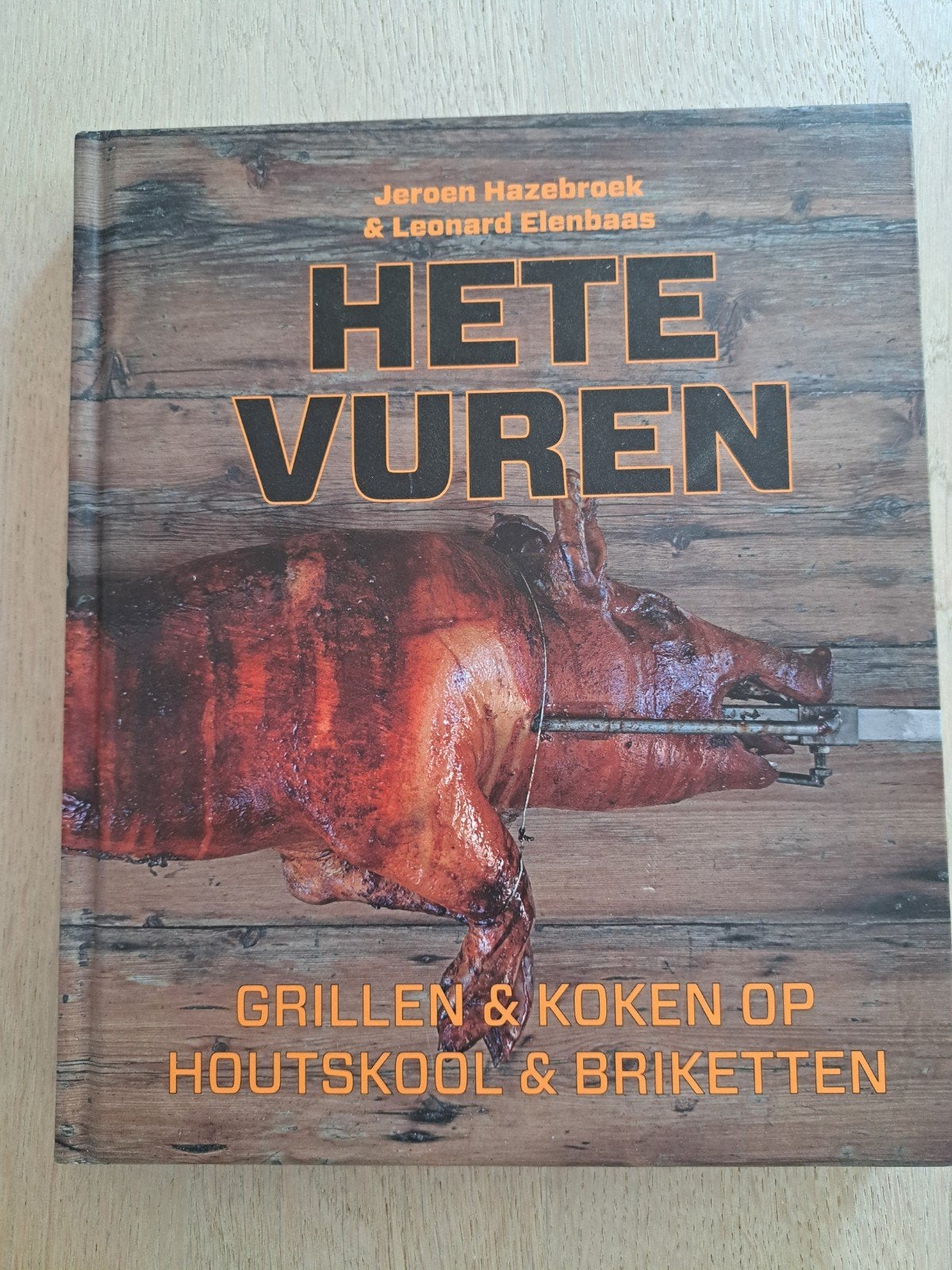 Hete vuren - Jeroen Hazebroek, Boeken, Ophalen of Verzenden, Zo goed als nieuw