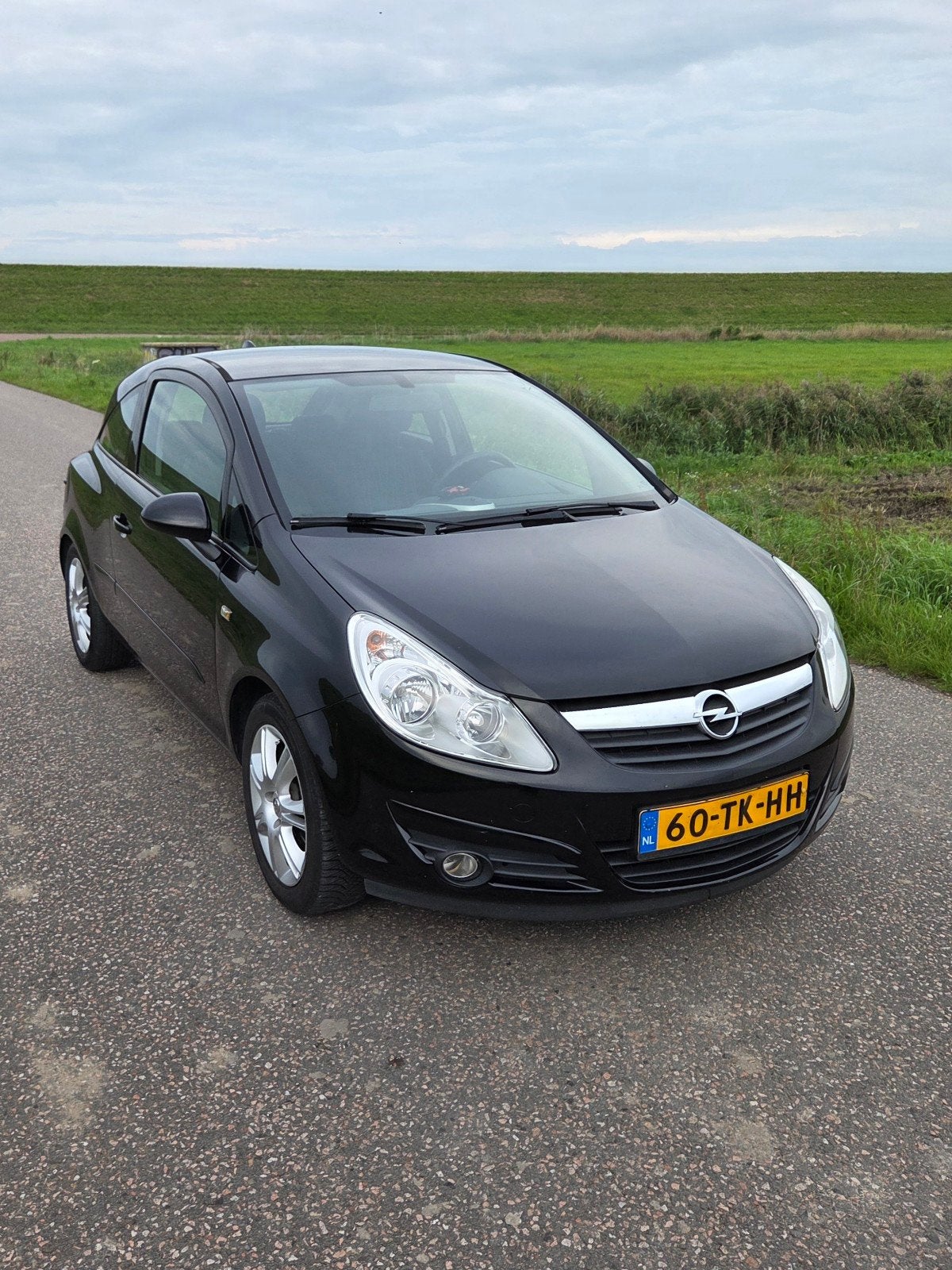 Opel Corsa 1.4 2006 Zwart, Auto's, Voorwielaandrijving, Stof, 40 €/maand, 4 cilinders