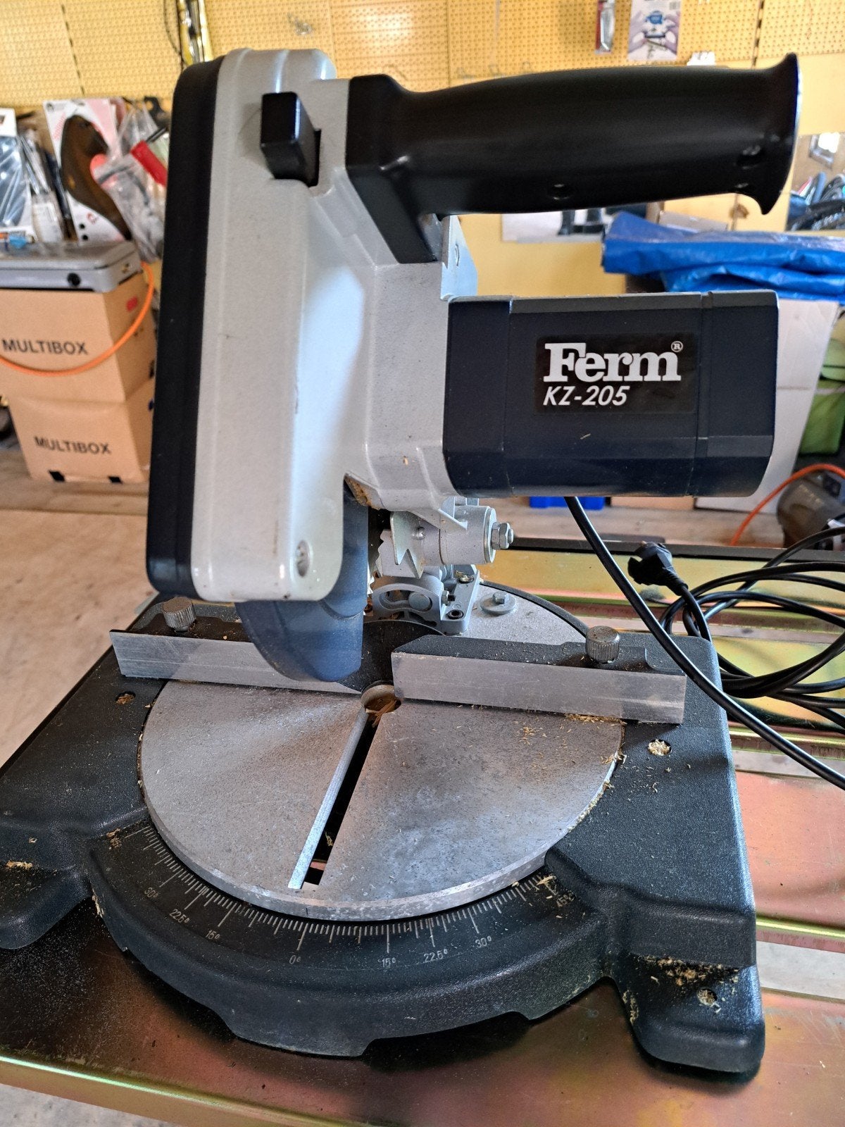 Ferm kz_205 afkortzaag weinig gebruikt, Doe-het-zelf en Verbouw, Gereedschap | Zaagmachines, Ophalen, 600 tot 1200 watt, Afkortzaag
