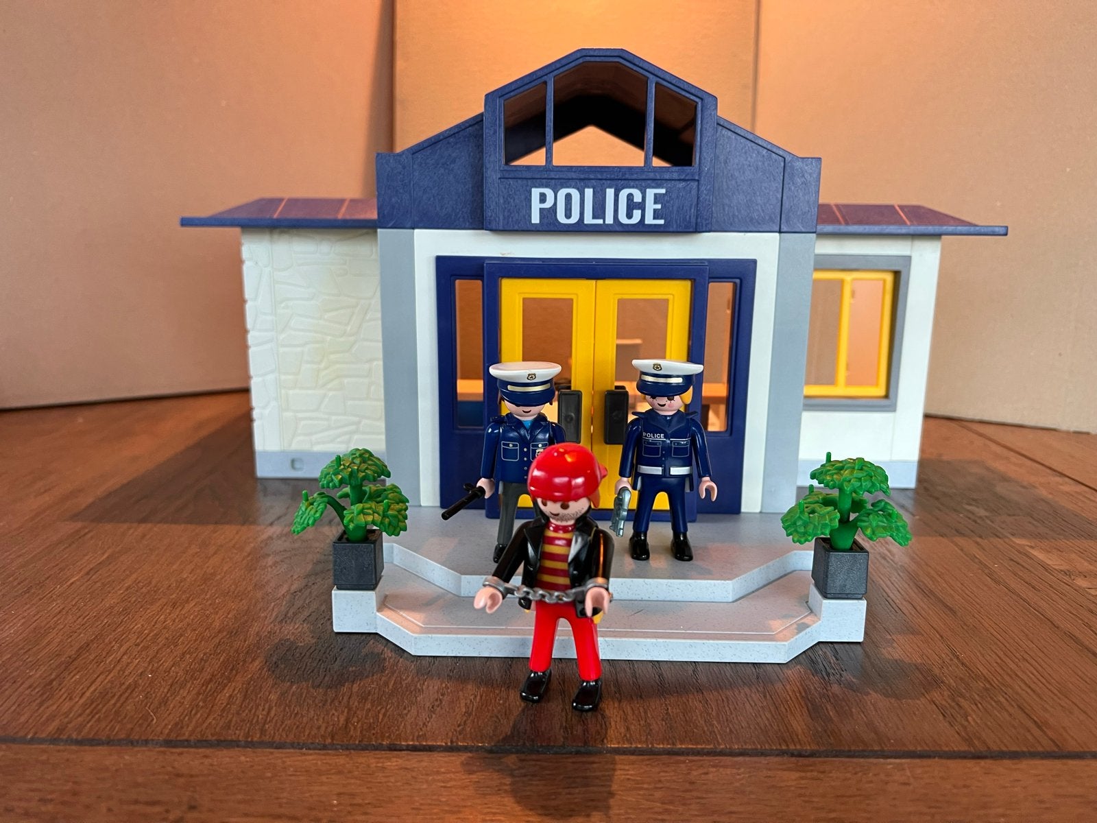 Playmobil Politiebureau met Figuren en Accessoires, Gebruikt, Gebouw, Complete set, Ophalen of Verzenden