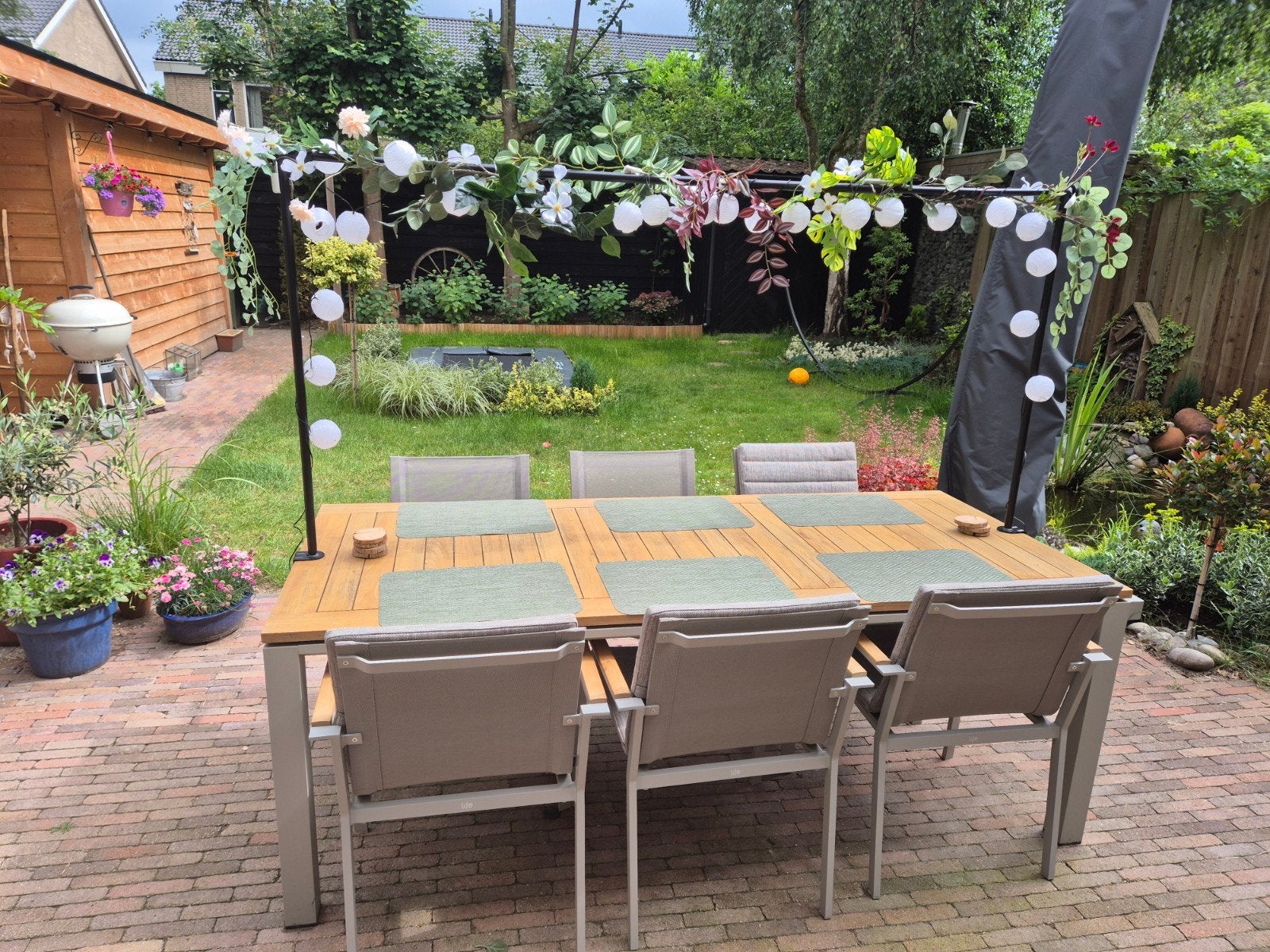 Ikea tafeldecoratie met lampionnen en kunstbloemen, Ophalen, Nieuw