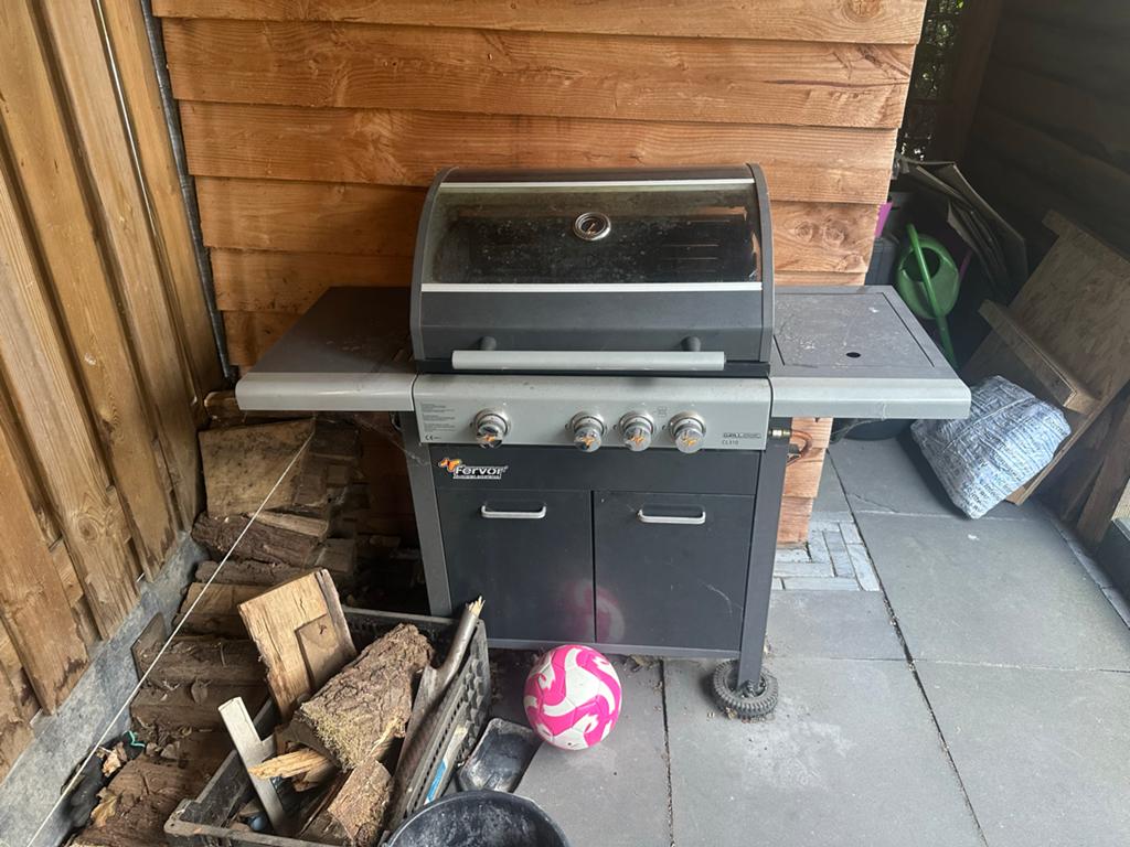 Fervor gasbarbecue met 4 branders en zijbrander, Ophalen, Gebruikt