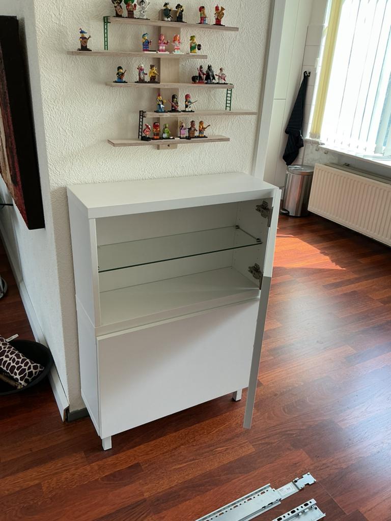 2 Besta witte kastjes met deur, Ophalen, Zo goed als nieuw