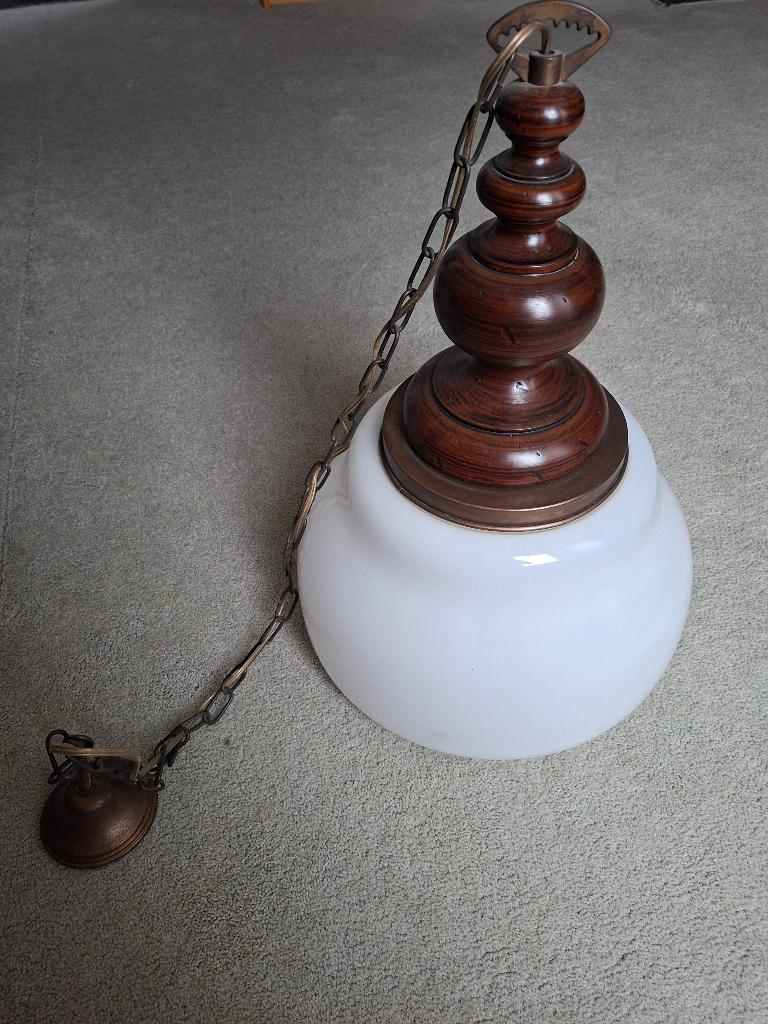 Hanglamp met melkglas en hout, Huis en Inrichting, Lampen | Hanglampen, Gebruikt, Klassiek, Ophalen of Verzenden, Minder dan 50 cm