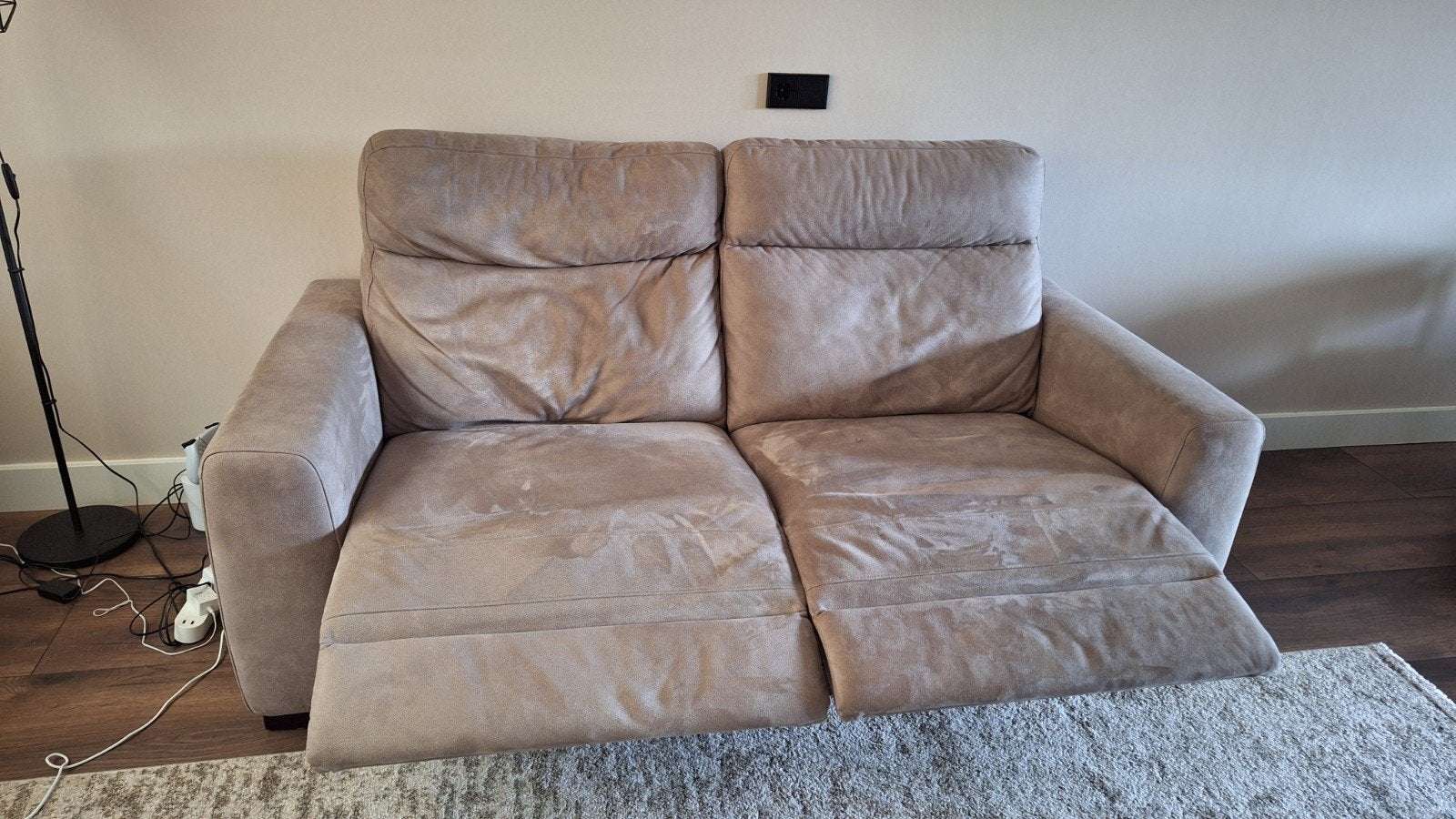 Comfortabele 2-zitsbank met relaxfunctie en USB-poort, Ophalen, Gebruikt, 150 tot 200 cm, Tweepersoons
