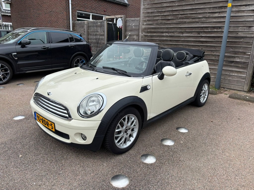 Mini Cooper Cabrio 1.6 120pk 2009 Wit, Zwart, 4 cilinders, 4 stoelen, Leder
