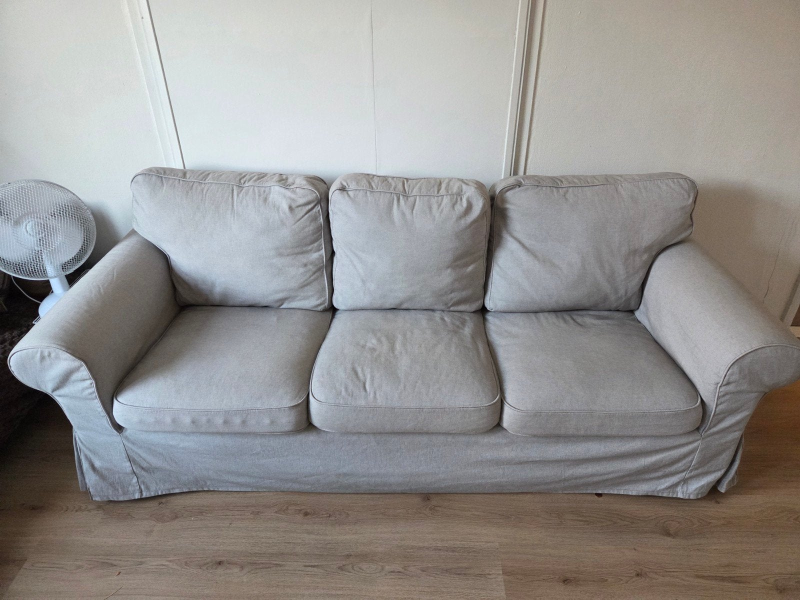 Comfortabele driezitsbank - Lichtgrijs, Huis en Inrichting, Banken | Bankstellen, Ophalen, Modern, Comfortabel, Gebruikt, Driepersoons