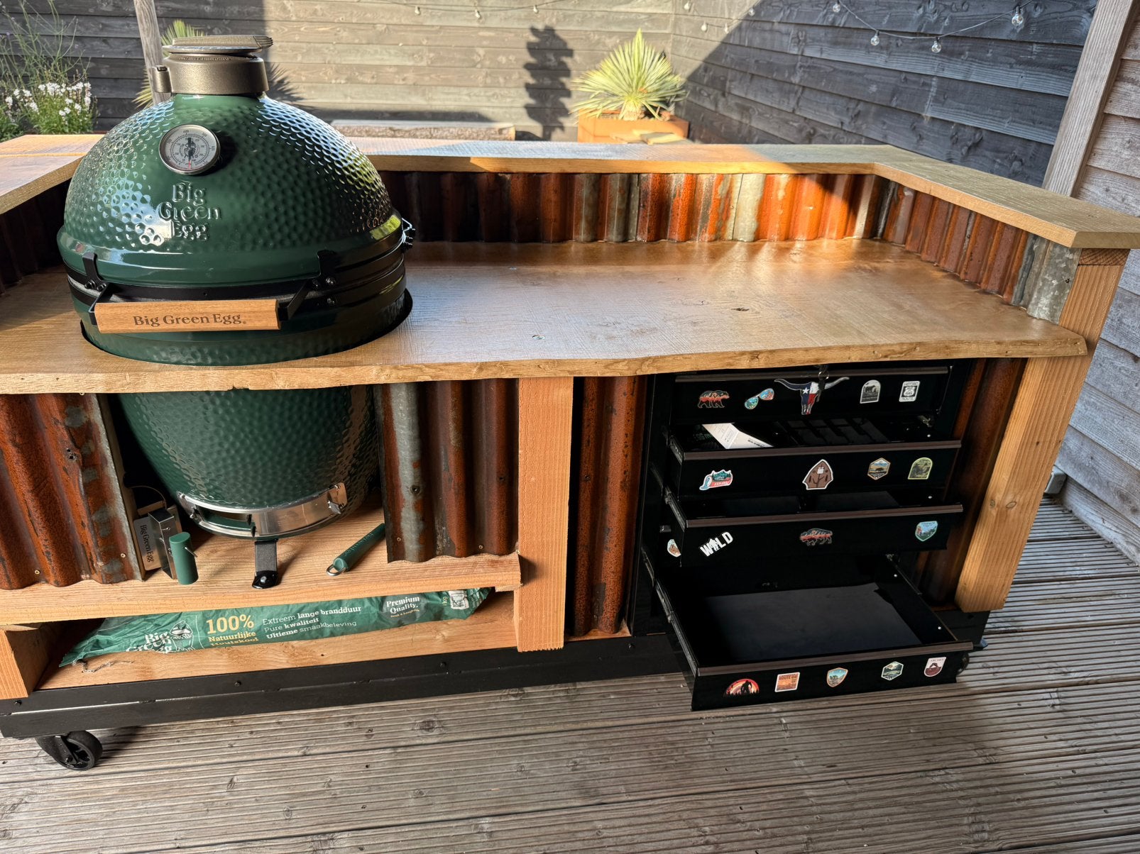 Buitenkeuken/bar met green egg large op wielen., Tuin en Terras, Buitenkeukens, Ophalen, Nieuw, Houtskool, Vrijstaand
