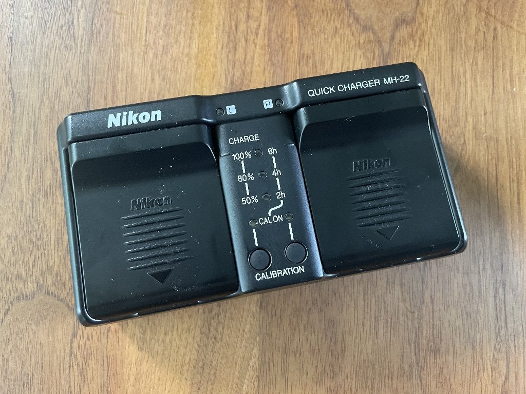 Nikon lader MH-22, Gebruikt, Oplader, Ophalen of Verzenden, Nikon