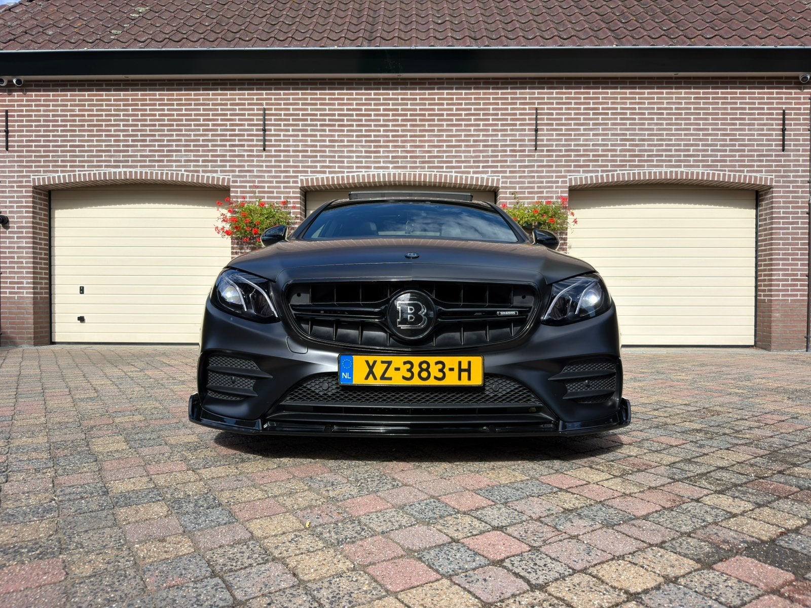 Foto 6 van Mercedes-Benz E 200 | BRABUS/AMG styling | MAT ZWART |