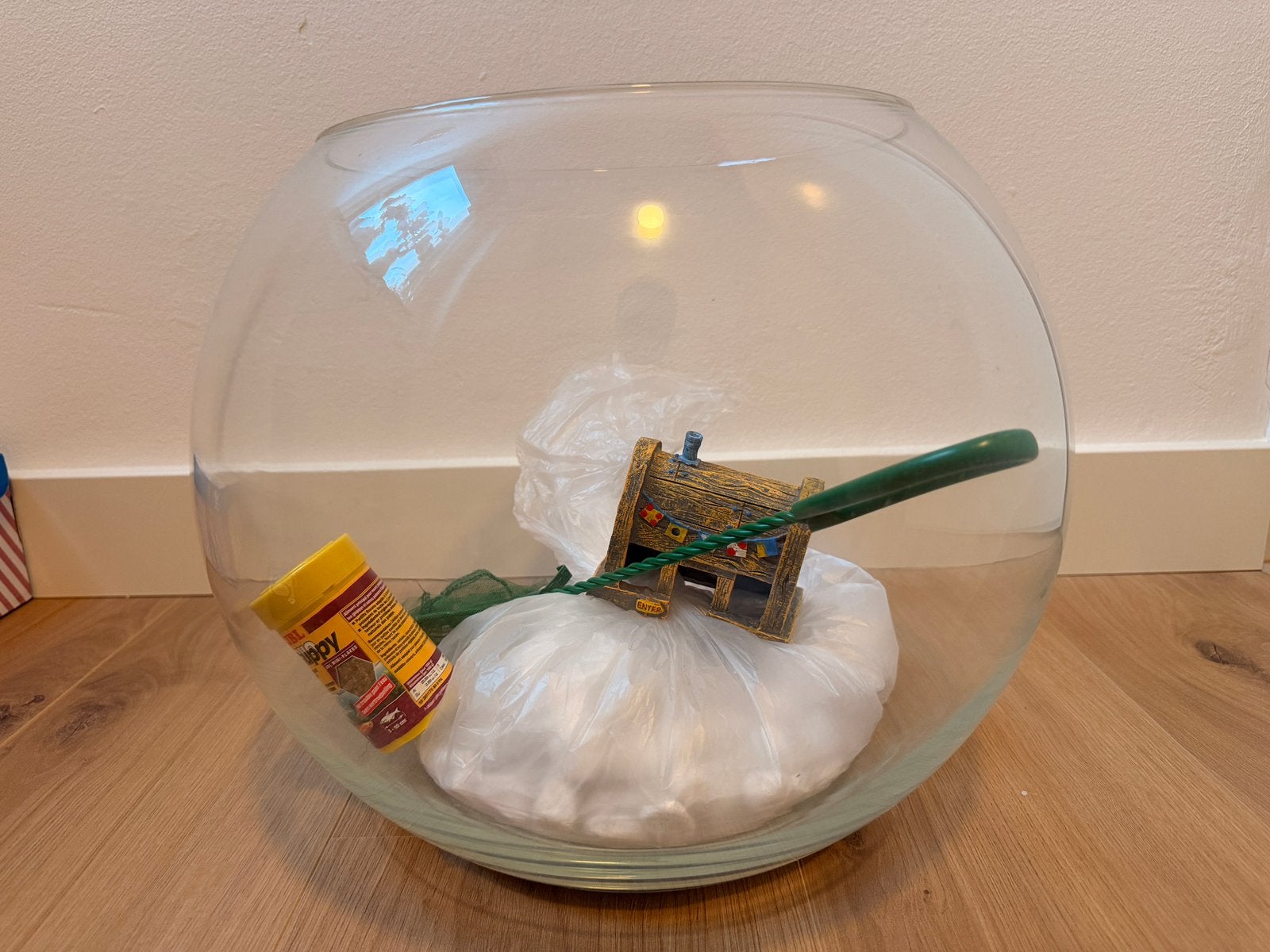 Vissenkom met Spongebobs “Krokante krab”, Ophalen, Inclusief toebehoren, Zo goed als nieuw, Leeg aquarium
