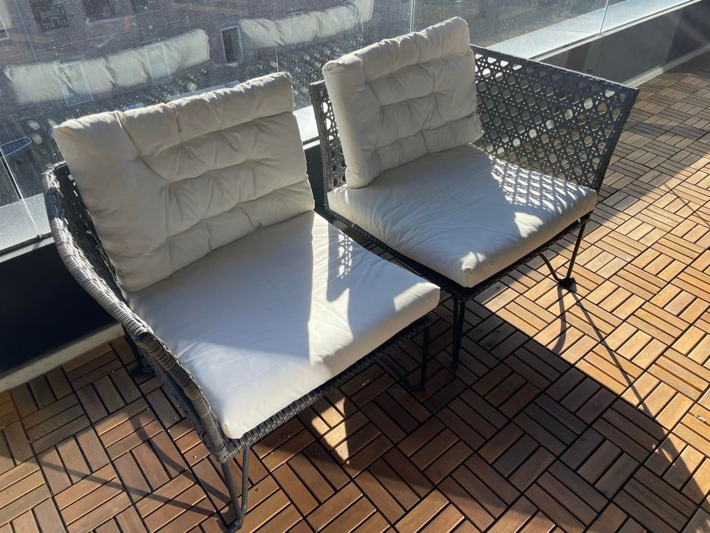 Twee IKEA JUTHOLMEN stoelen / two balcony chairs / tuinset, Ophalen, Zo goed als nieuw, Wicker