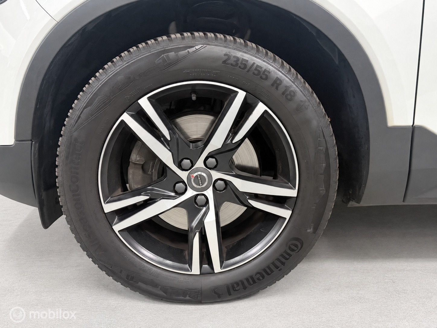Foto 4 van Volvo XC40 2.0 T4 AWD R-Design AUTOMAAT / CARPLAY