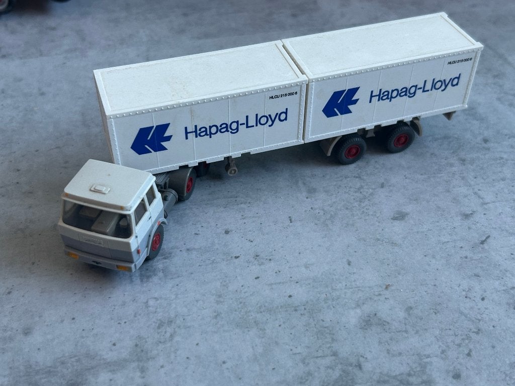 Wiking Henschel rood met 2x 20ft Hapag Lloyd containers, Ophalen of Verzenden, Zo goed als nieuw, Bus of Vrachtwagen, Wiking