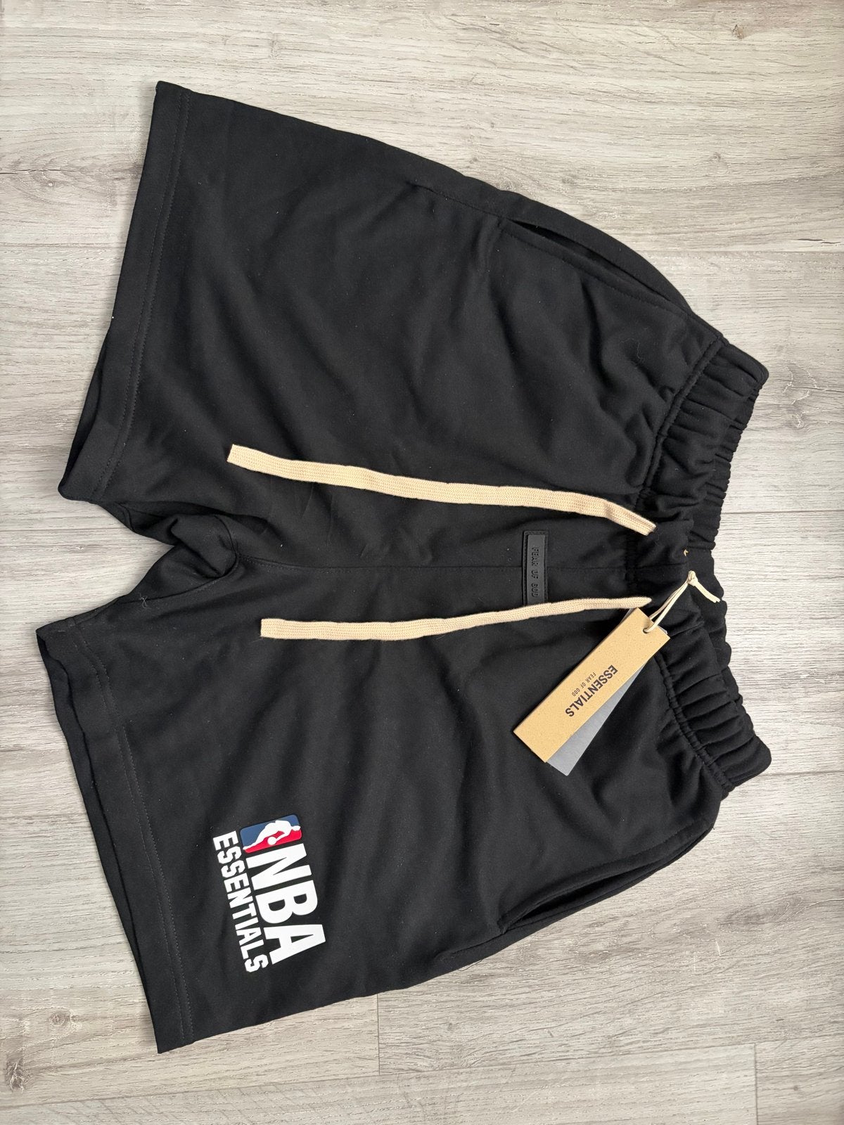 Fear of God Essentials NBA Shorts - Zwart, Verzenden, Nieuw, Maat 48/50 (M)