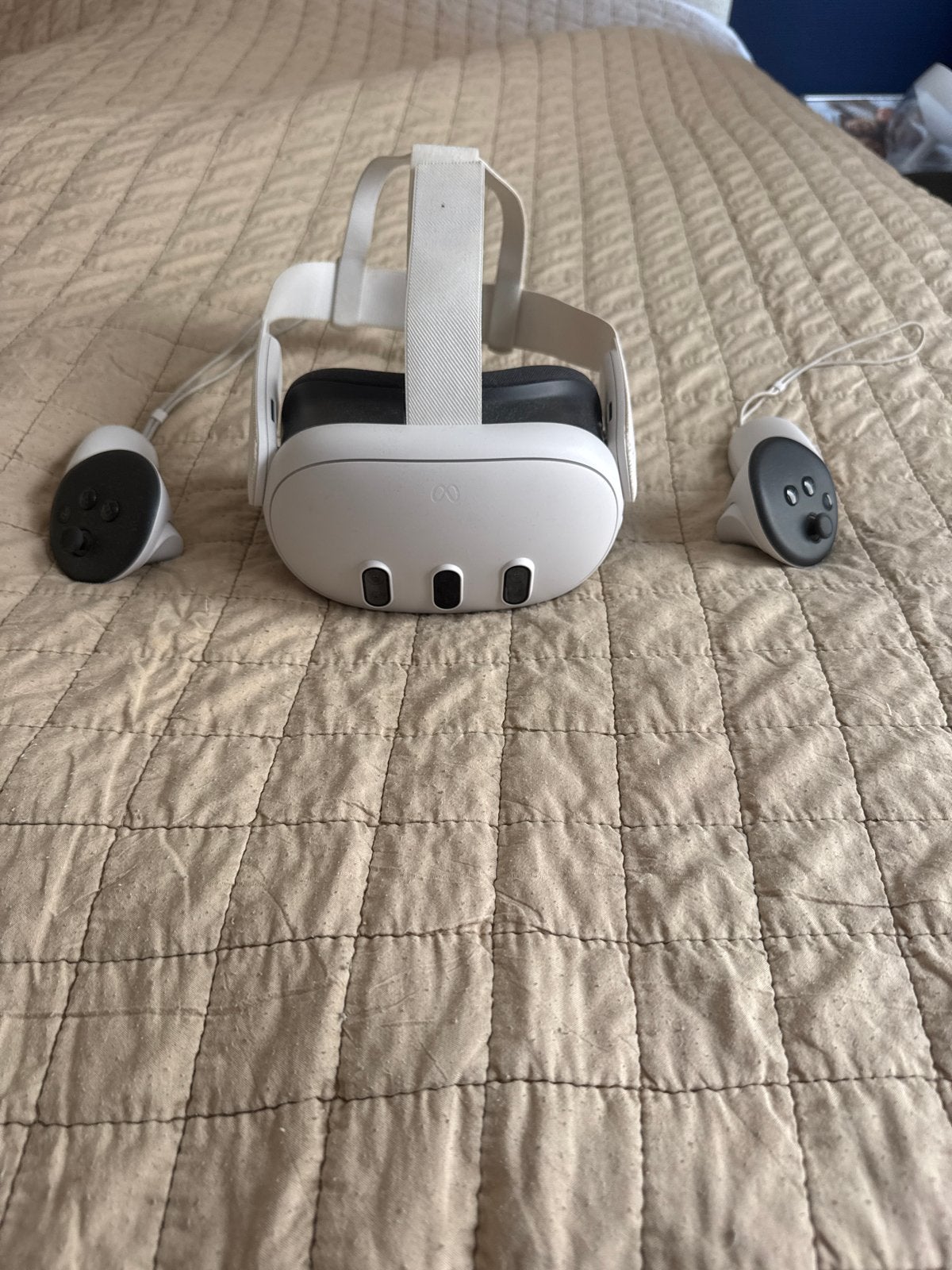 Meta Quest 3 VR-bril met controllers, Spelcomputers en Games, Virtual Reality, Ophalen of Verzenden, Zo goed als nieuw, VR-bril
