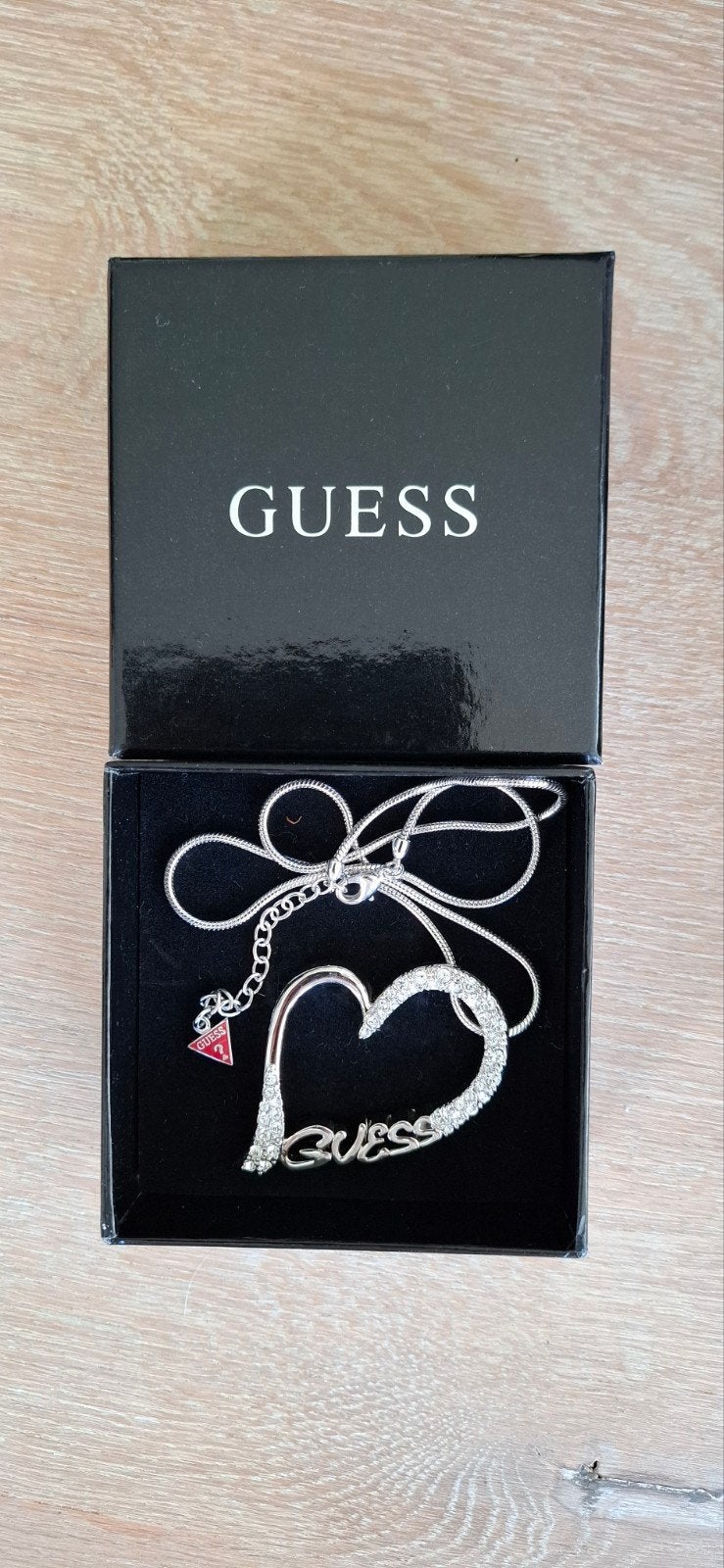 Originele Guess ketting met hartje en hartjes oorbellen, Ophalen of Verzenden, Zo goed als nieuw